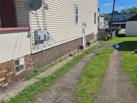 Exterior - 1327 Pacific Ave, Monaca, PA 15061 photo 1 of 2