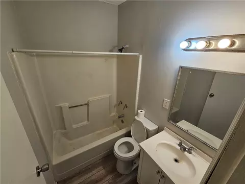 Bath - 1327 Pacific Ave, Monaca, PA 15061 photo 1 of 1