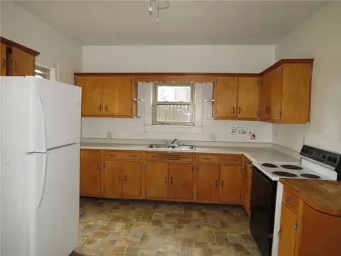 Kitchen - 263-265 Donnan Ave, Washington, PA 15301 photo 2 of 4