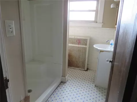 Bath - 263-265 Donnan Ave, Washington, PA 15301 photo 1 of 2