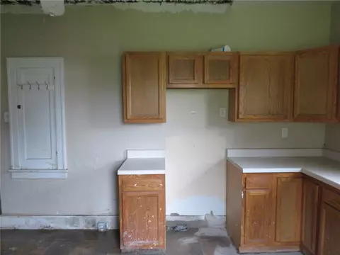 Kitchen - 263-265 Donnan Ave, Washington, PA 15301 photo 3 of 4