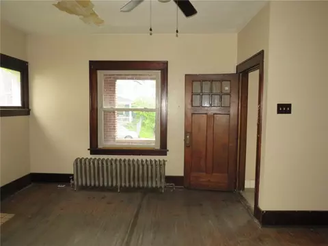 Living - 263-265 Donnan Ave, Washington, PA 15301 photo 5 of 16