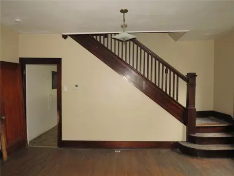 Living - 263-265 Donnan Ave, Washington, PA 15301 photo 4 of 16