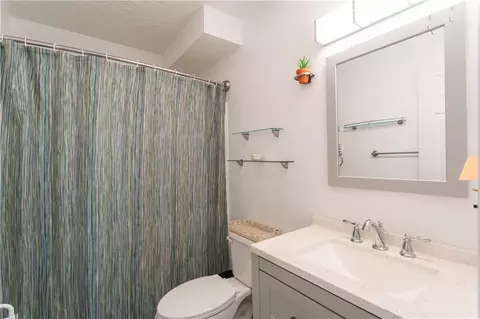 Bath - 858 Monaca Rd, Monaca, PA 15061 photo 3 of 3