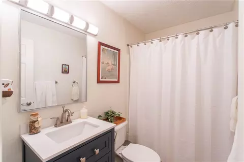 Bath - 858 Monaca Rd, Monaca, PA 15061 photo 2 of 3