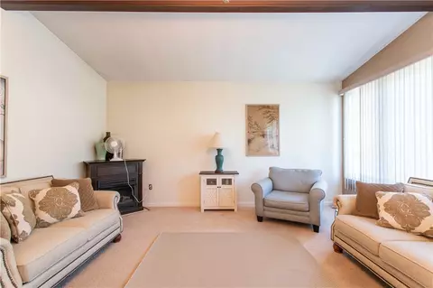 Living - 858 Monaca Rd, Monaca, PA 15061 photo 1 of 7