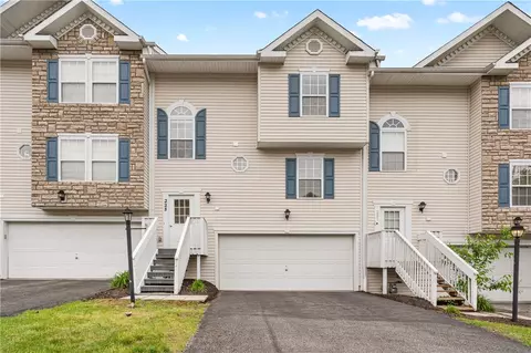 223 Mountain Dr, Carnegie, PA 15106