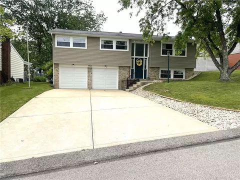 592 Surfside Dr, Pittsburgh, PA 15239