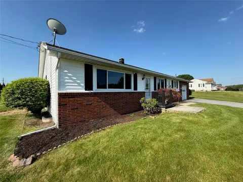 105 Ridgview Dr, Salix, PA 15952