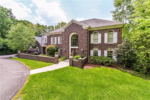 264 Cobblestone Dr, Greensburg, PA 15601