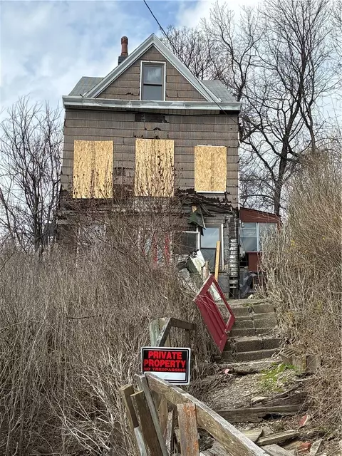 2794 Mount Troy Rd, Pittsburgh, PA 15212