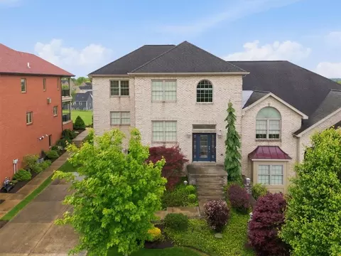1043 Blackthorne Dr, Jeannette, PA 15644