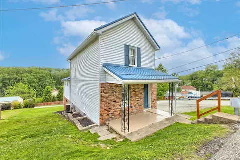 8002 Hayward St, Wendel, PA 15691