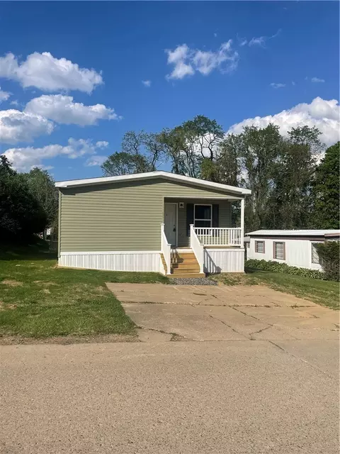 90 Laurie Ln, Washington, PA 15301
