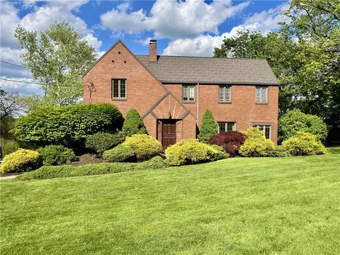 1007 Jefferson Heights Rd, Penn Hills, PA 15235