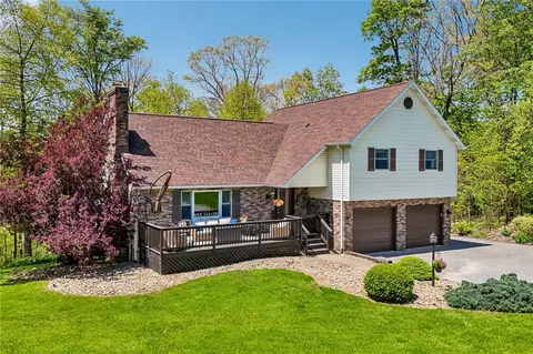1181 Davis Rd, Ellwood City, PA 16117