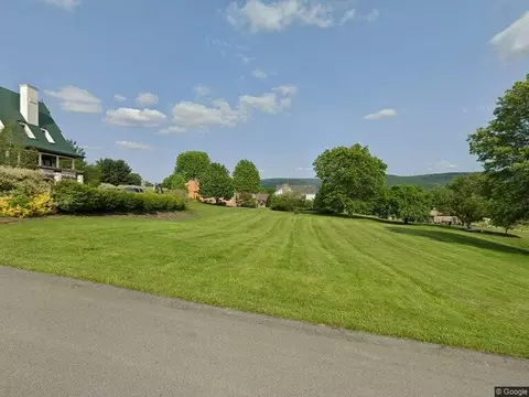 410 Independence Ct, Uniontown, PA 15401