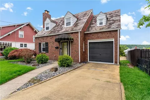 415 Pershing Dr, New Kensington, PA 15068