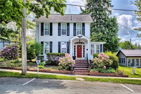 116 N Saint Clair St, Ligonier, PA 15658