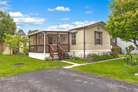 99 Reagan Rd, Mount Pleasant, PA 15666