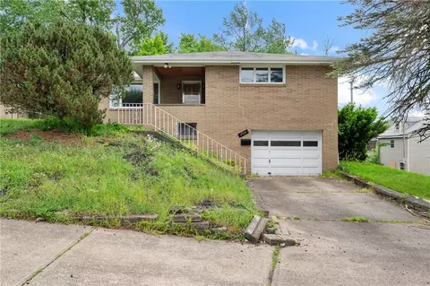 200 Erwin Pl, Mckees Rocks, PA 15136
