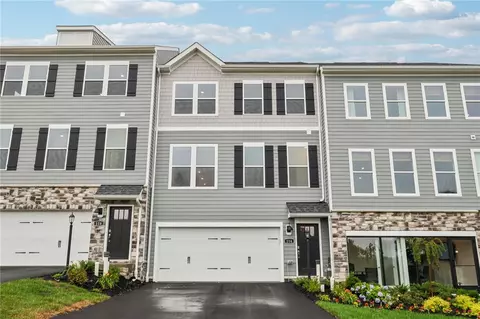 163 River Ridge Dr, Moon Twp, PA 15108