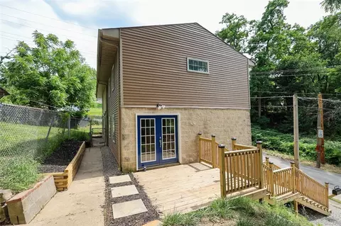 2373 Hopeland St, Pittsburgh, PA 15210