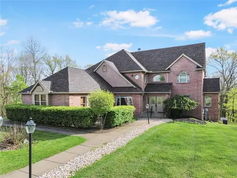 544 Green Parrot Ln, Natrona Heights, PA 15065
