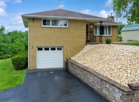 946 Peairs Rd, Elizabeth, PA 15037