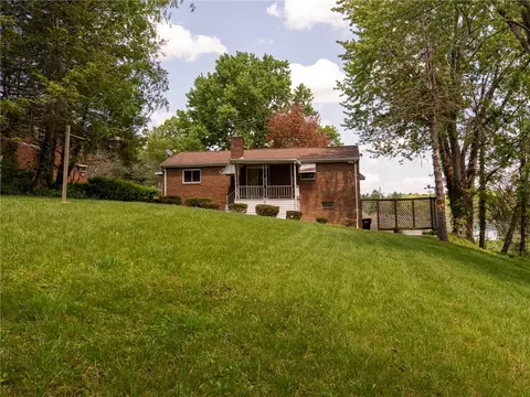 Exterior - 128 Clover Dr, Monaca, PA 15061 photo 4 of 6