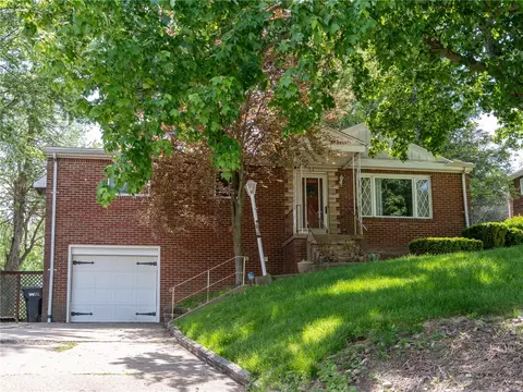128 Clover Dr, Monaca, PA 15061