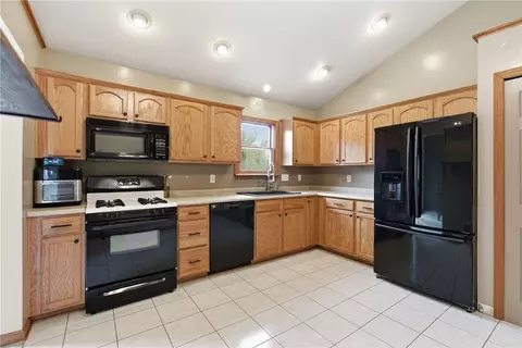 Kitchen - 72 4th St, Irwin, PA 15642 photo 1 of 3