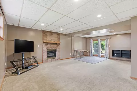 Living - 72 4th St, Irwin, PA 15642 photo 3 of 5