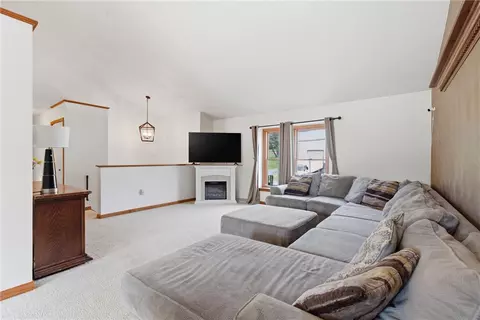 Living - 72 4th St, Irwin, PA 15642 photo 2 of 5