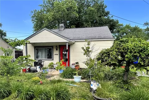 1922 Robinwood St, New Castle, PA 16101