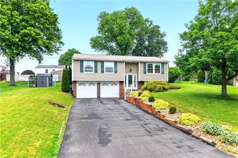 215 Princeton Dr, Aliquippa, PA 15001