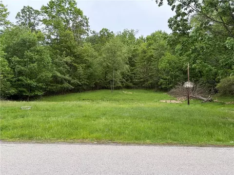 338 Downes Rd, Jeannette, PA 15644