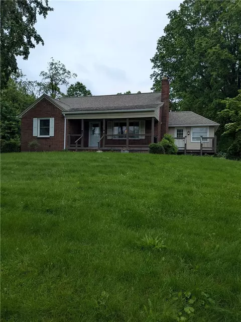 3106 Fernwood Ln, New Castle, PA 16105