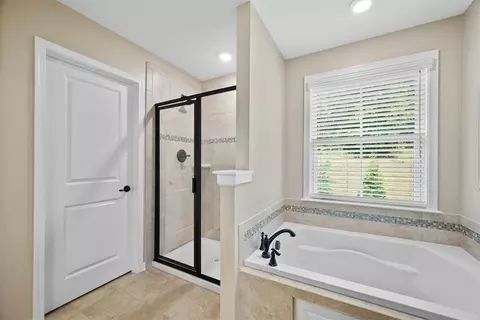 Bath - 307 Longmore Dr, Mars, PA 16046 photo 3 of 5