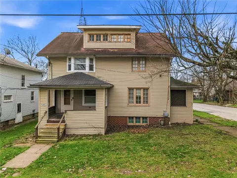 545625 Davis St, Sharon, PA 16146