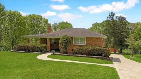 39 Greenview Dr, Mckees Rocks, PA 15136