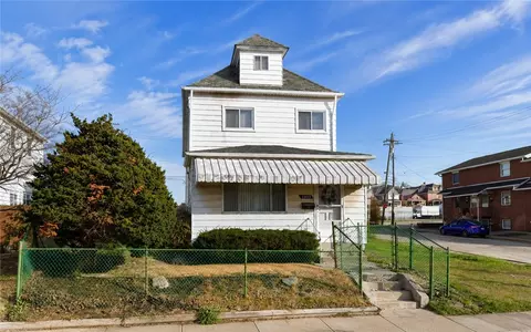 1502 5th Ave, New Kensington, PA 15068