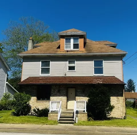 321 E 4th St, Derry, PA 15627
