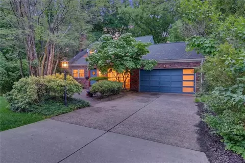 339 Oak Forest Dr, Pittsburgh, PA 15216
