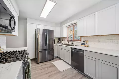 Kitchen - 5795 Roosevelt Ave, Export, PA 15632 photo 3 of 5