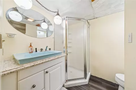 Bath - 5795 Roosevelt Ave, Export, PA 15632 photo 3 of 3