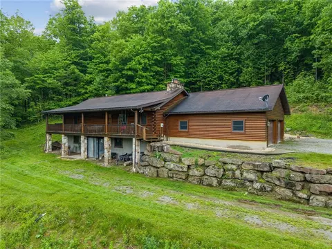 905 Indian Creek Valley Rd, Indian Head, PA 15446