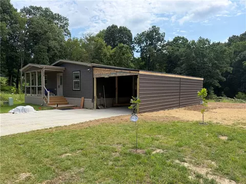 238 Sunny Hill Dr, Valencia, PA 16059