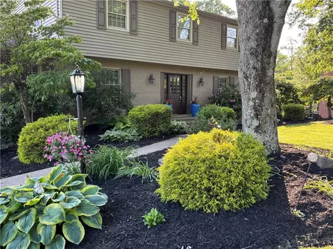 1598 Pinetree Dr, Pittsburgh, PA 15241