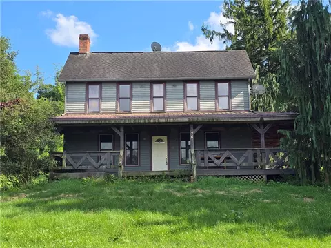 76 Rainey Rd, Eighty Four, PA 15330
